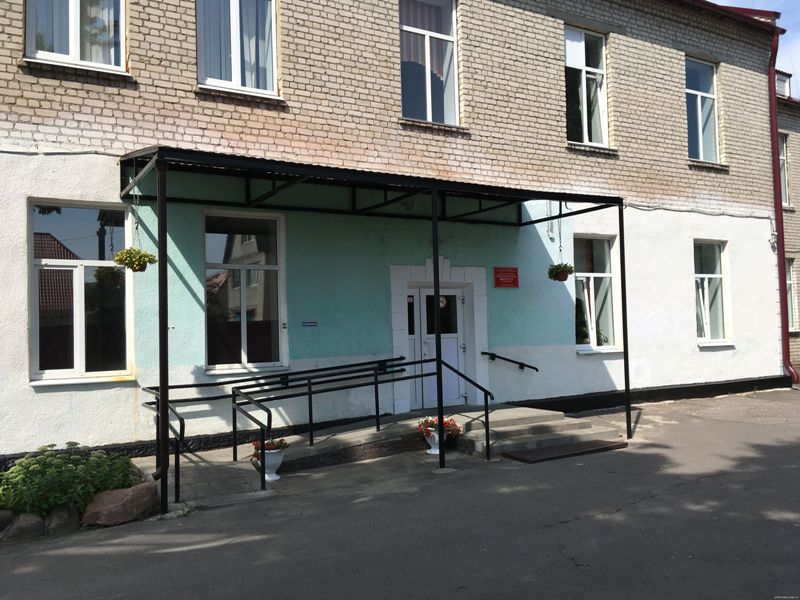 Вход в школу.
